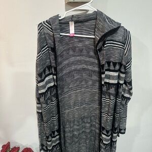 Chic Gray and Black Geometric Cardigan